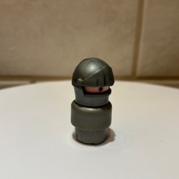 Vintage Fisher Price Little People Castle Set 993 Silver Knight Armor Figure '70 - Picture 3 of 8